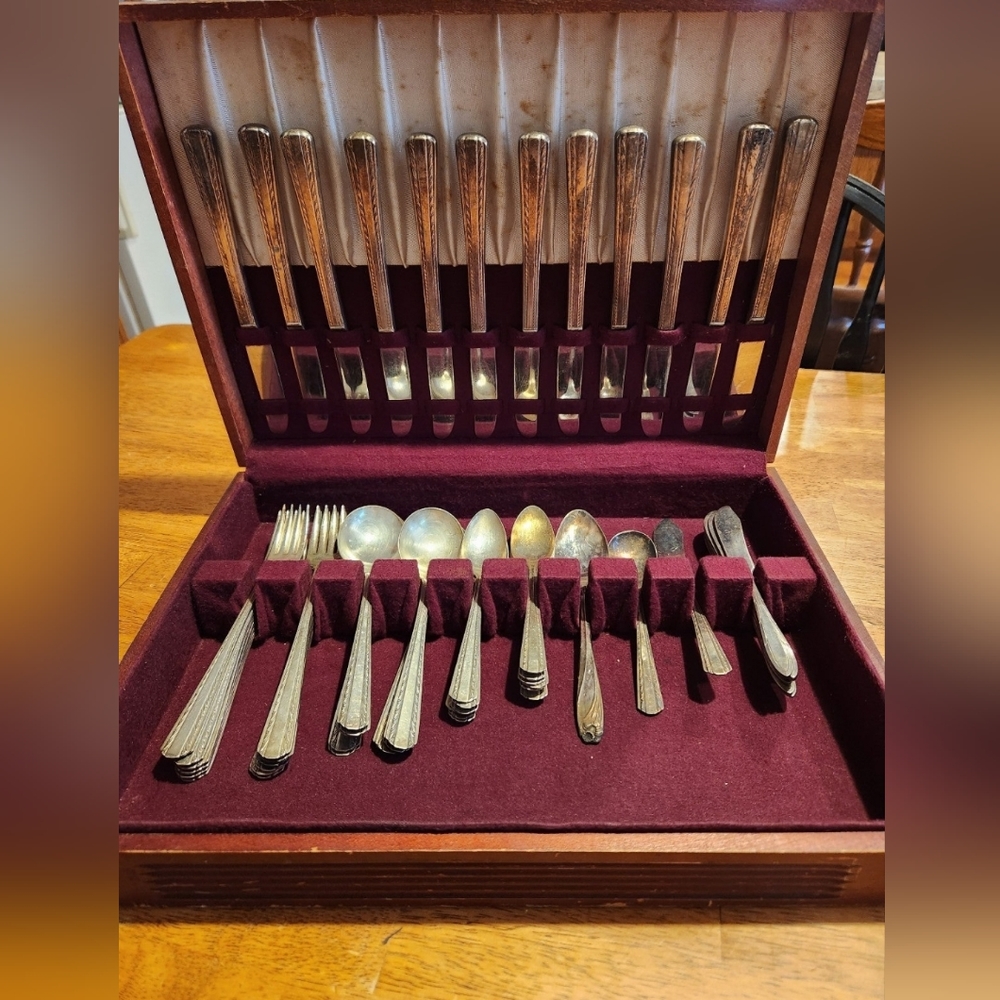 Vintage vm. Rogers mfg co cutlery in box
